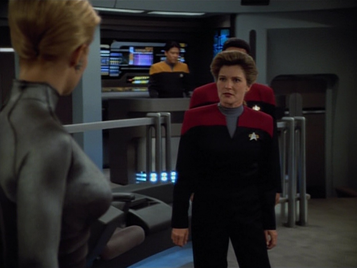 extant_StarTrekVoyager_4x03-DayOfHonor_4322.jpg