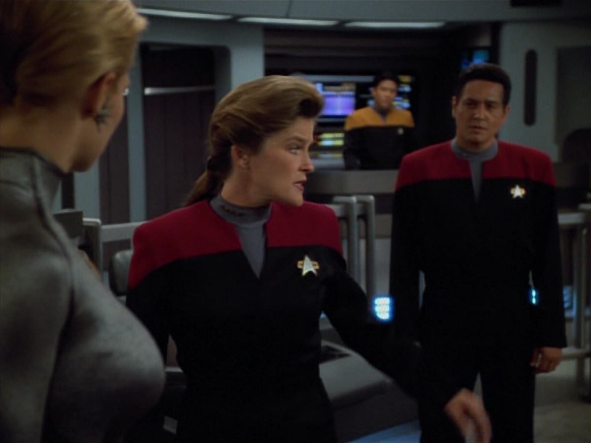 extant_StarTrekVoyager_4x03-DayOfHonor_4326.jpg