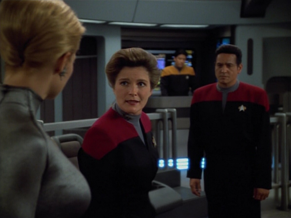 extant_StarTrekVoyager_4x03-DayOfHonor_4444.jpg