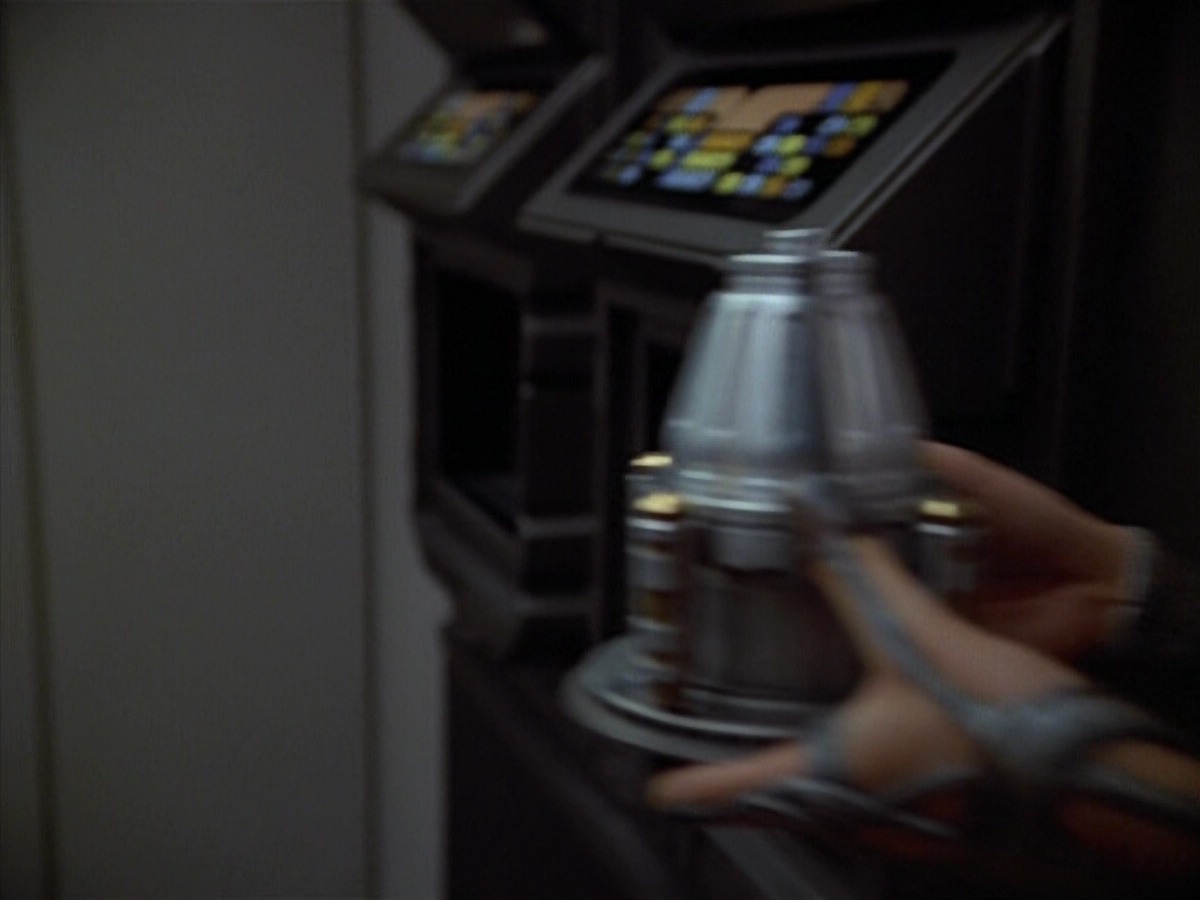 extant_StarTrekVoyager_4x03-DayOfHonor_4455.jpg
