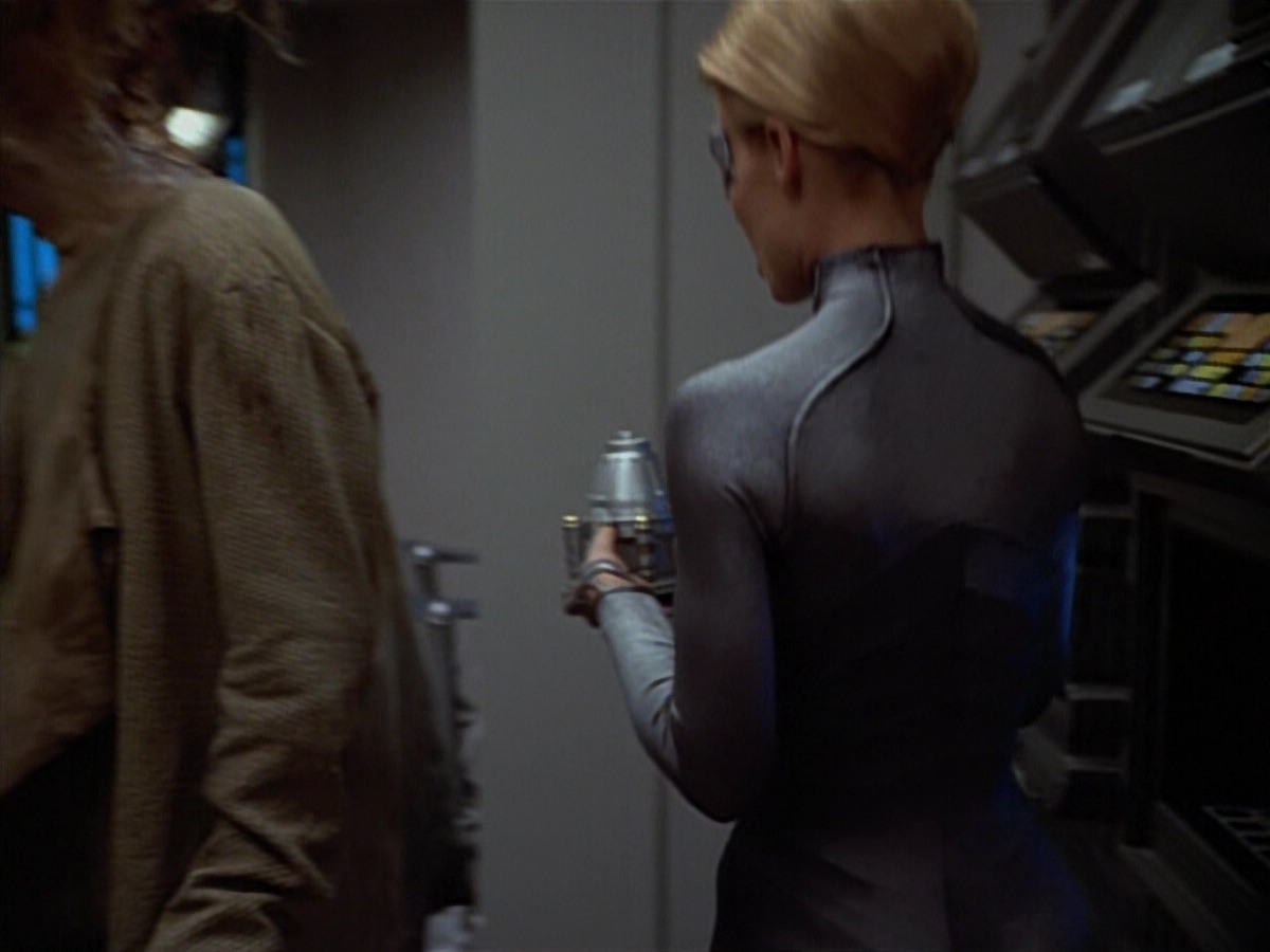 extant_StarTrekVoyager_4x03-DayOfHonor_4457.jpg