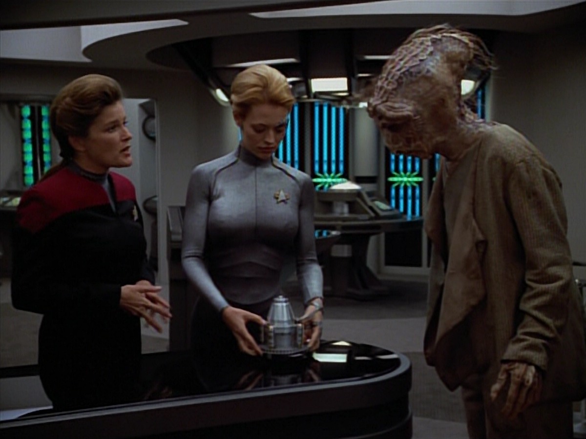 extant_StarTrekVoyager_4x03-DayOfHonor_4463.jpg