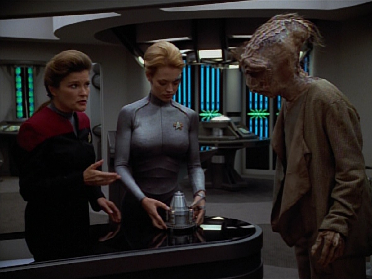 extant_StarTrekVoyager_4x03-DayOfHonor_4464.jpg