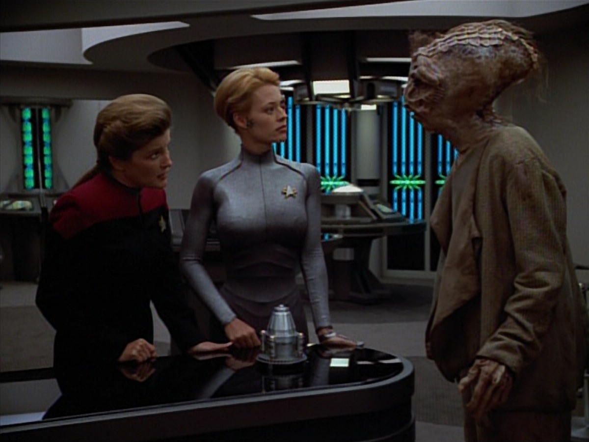 extant_StarTrekVoyager_4x03-DayOfHonor_4470.jpg