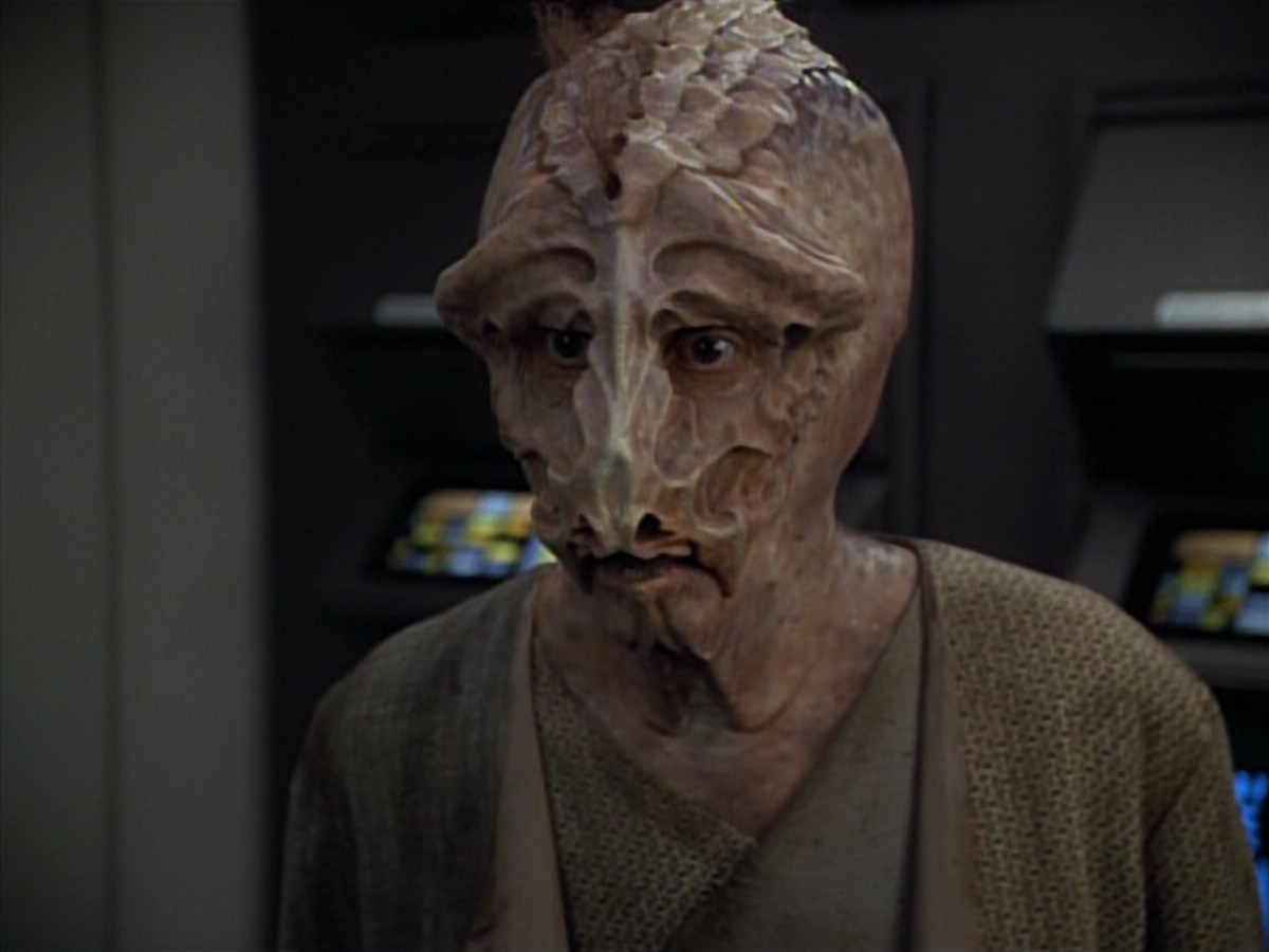 extant_StarTrekVoyager_4x03-DayOfHonor_4476.jpg