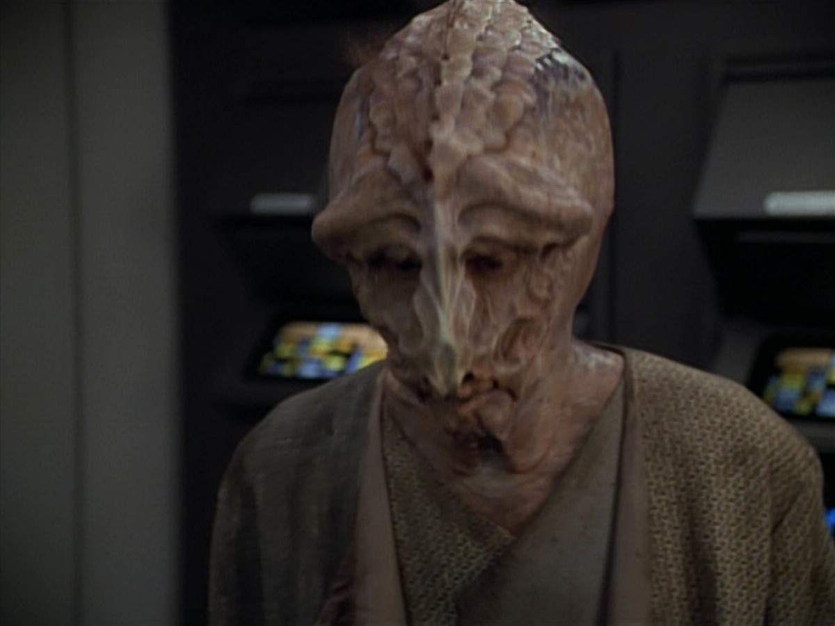 extant_StarTrekVoyager_4x03-DayOfHonor_4478.jpg