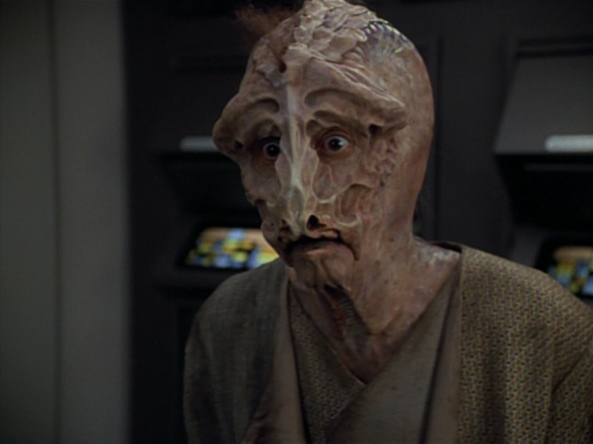 extant_StarTrekVoyager_4x03-DayOfHonor_4482.jpg