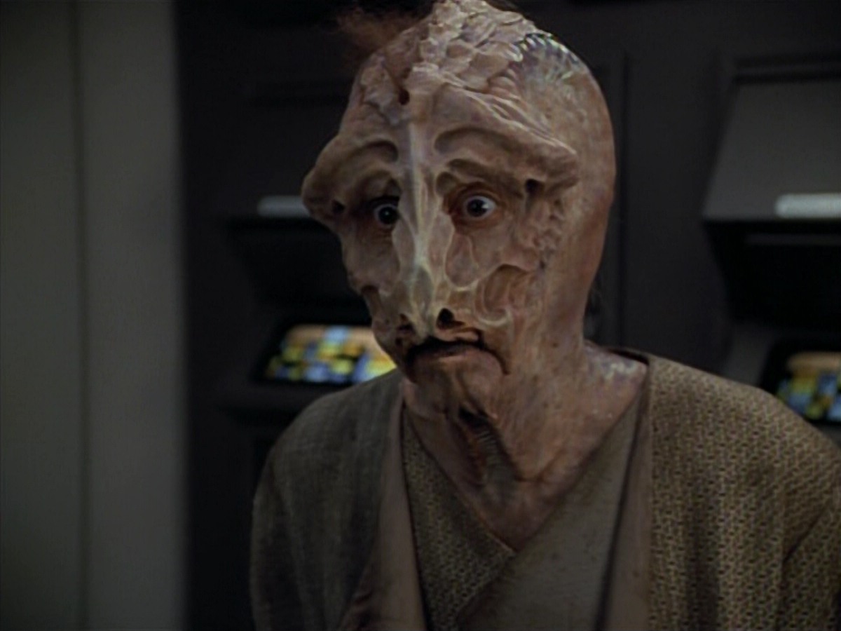 extant_StarTrekVoyager_4x03-DayOfHonor_4483.jpg