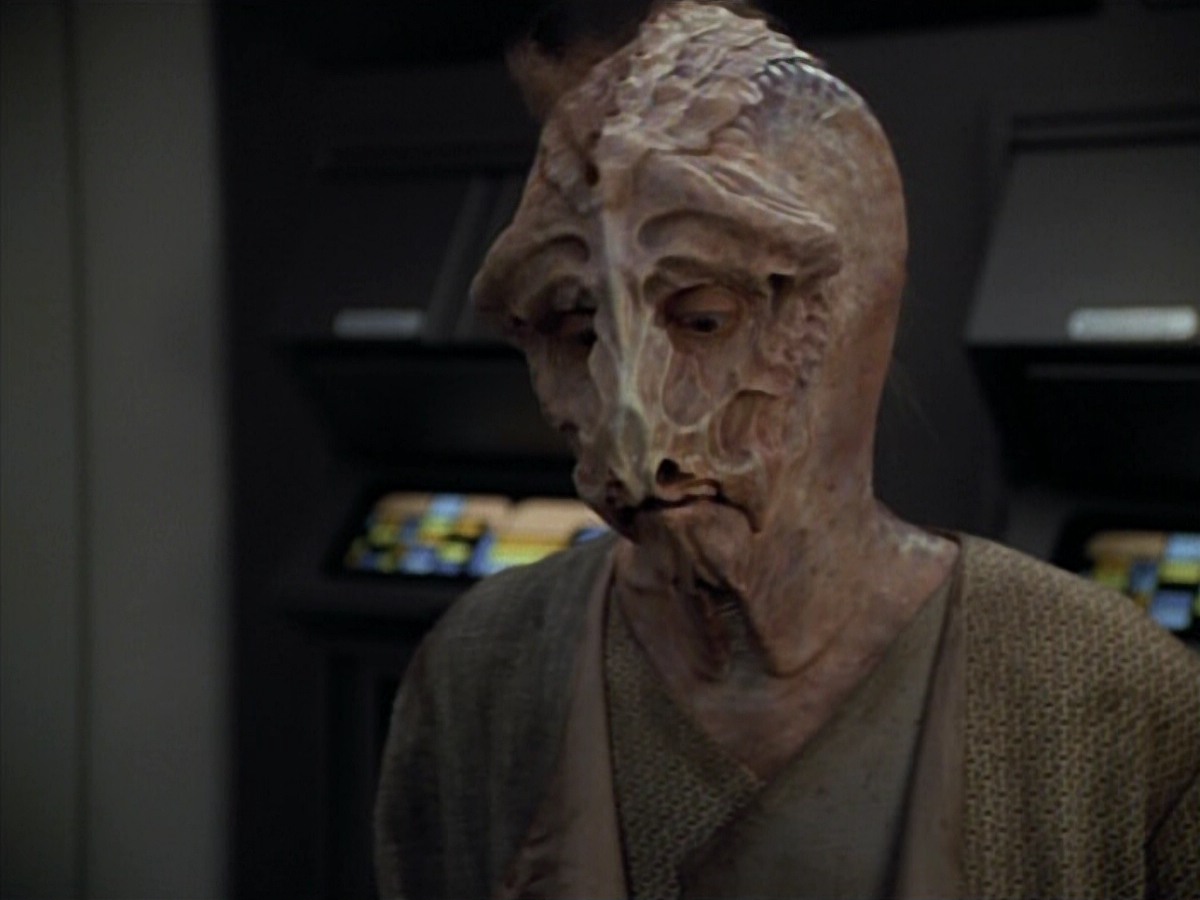 extant_StarTrekVoyager_4x03-DayOfHonor_4498.jpg
