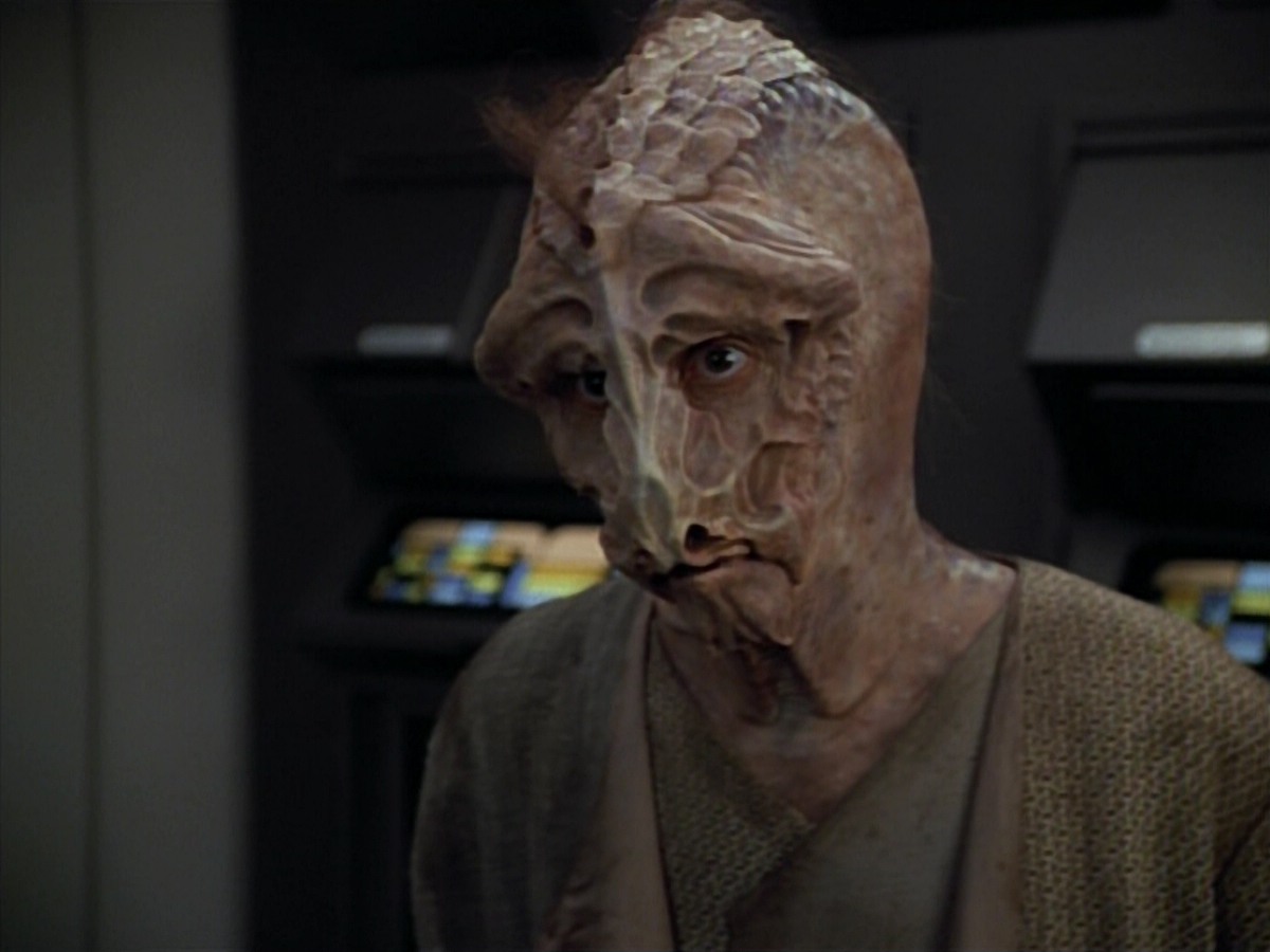 extant_StarTrekVoyager_4x03-DayOfHonor_4499.jpg