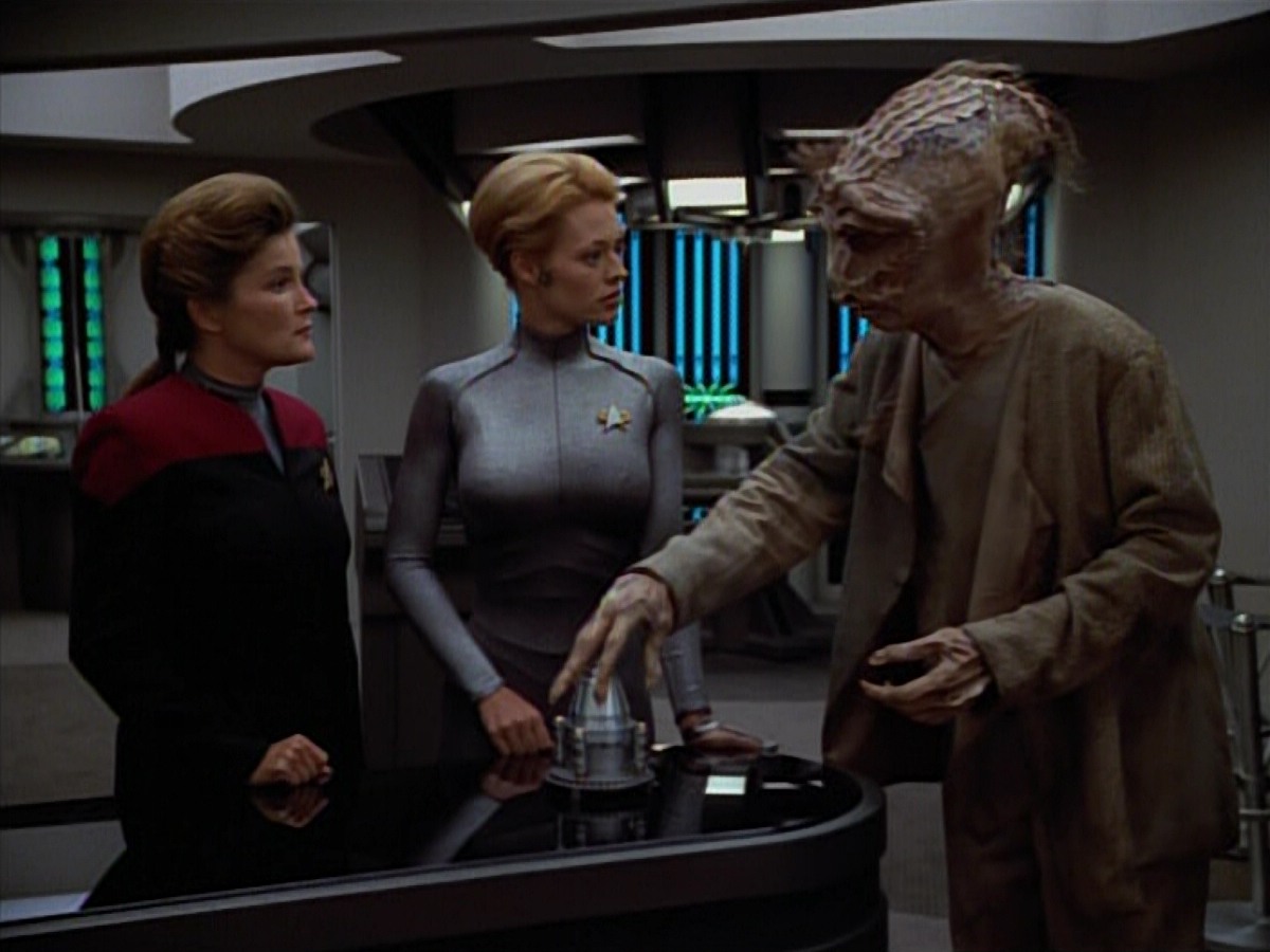 extant_StarTrekVoyager_4x03-DayOfHonor_4503.jpg
