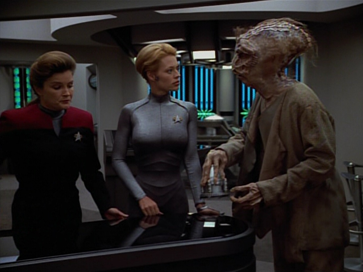 extant_StarTrekVoyager_4x03-DayOfHonor_4505.jpg