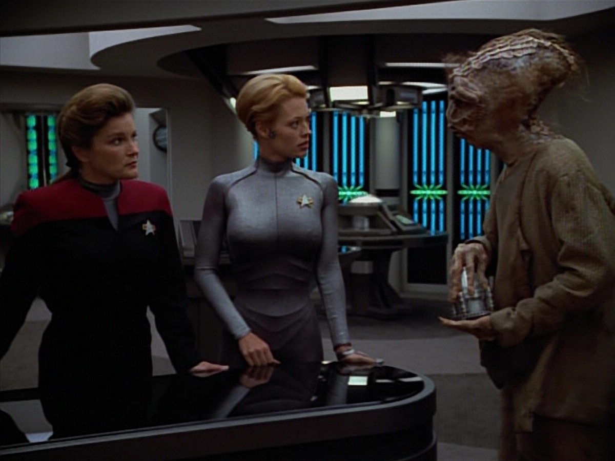 extant_StarTrekVoyager_4x03-DayOfHonor_4508.jpg