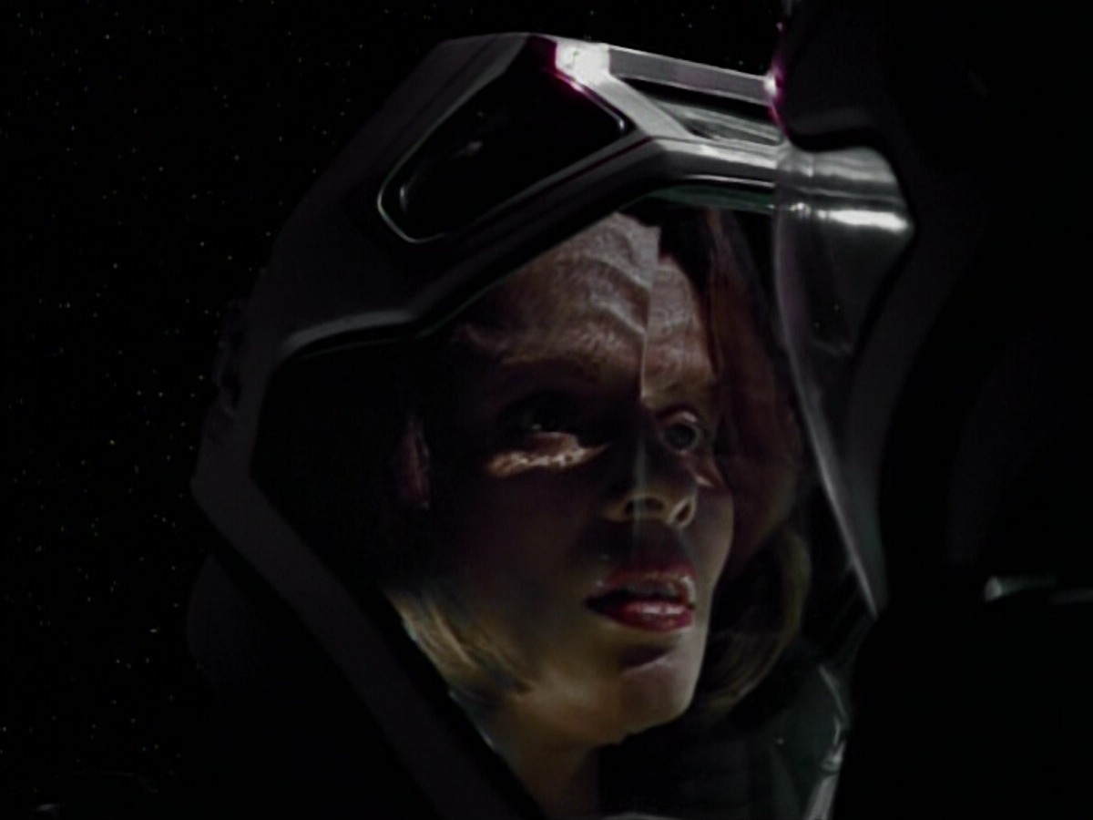 extant_StarTrekVoyager_4x03-DayOfHonor_4587.jpg