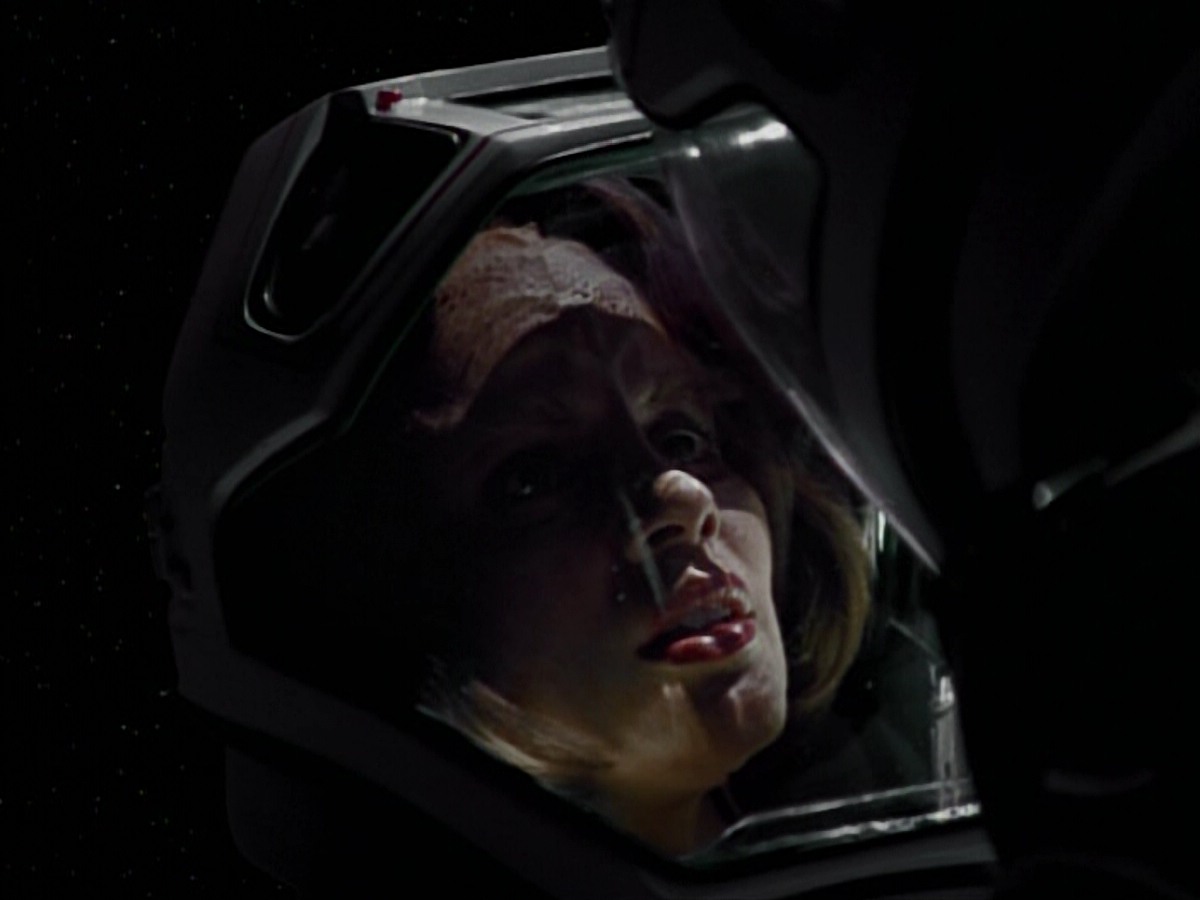 extant_StarTrekVoyager_4x03-DayOfHonor_4627.jpg