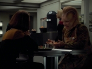 extant_StarTrekVoyager_4x03-DayOfHonor_1184.jpg