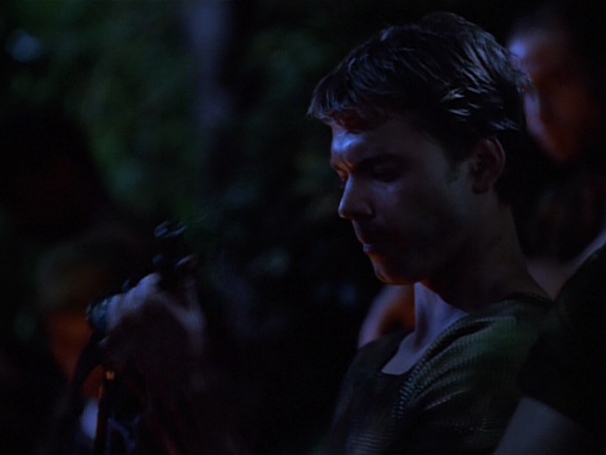 extant_StarTrekVoyager_4x04-Nemesis_0809.jpg