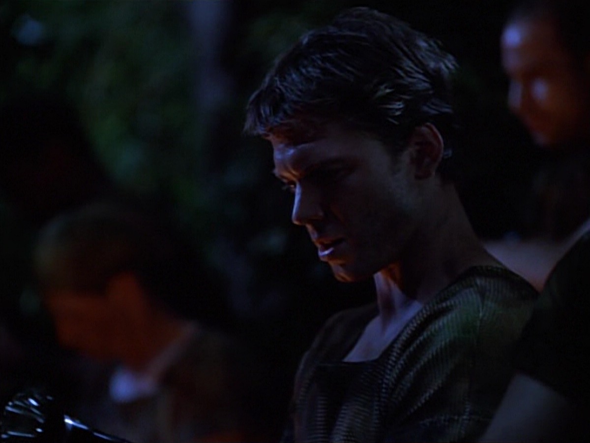 extant_StarTrekVoyager_4x04-Nemesis_0815.jpg