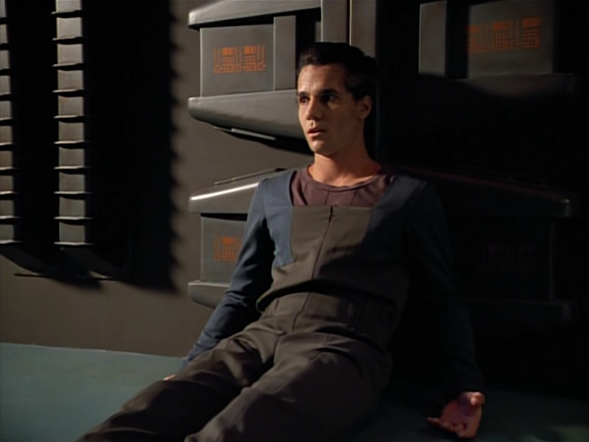 extant_StarTrek_VOY_4x05-Revulsion_00014.jpg