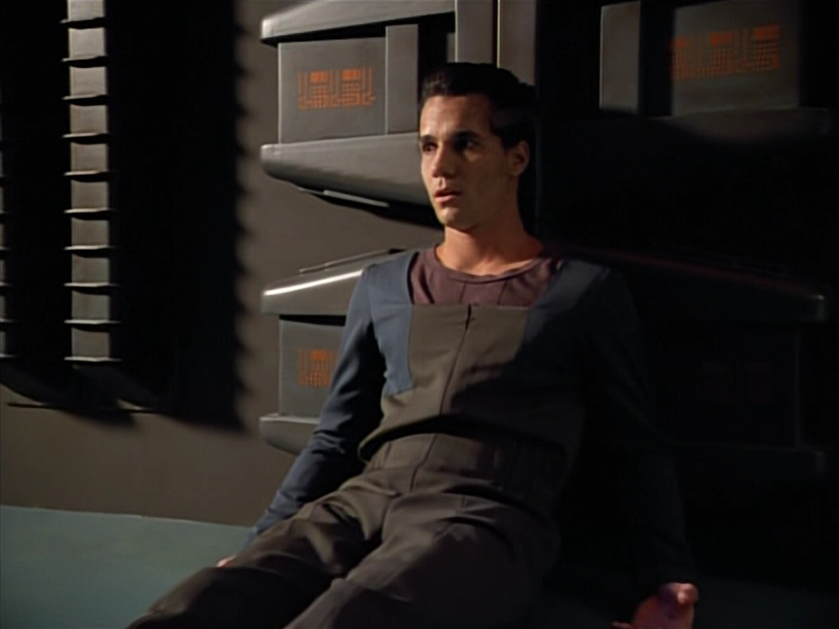 extant_StarTrek_VOY_4x05-Revulsion_00015.jpg