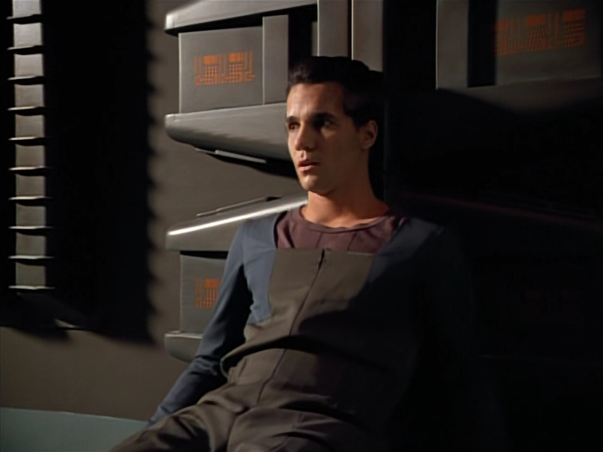 extant_StarTrek_VOY_4x05-Revulsion_00017.jpg