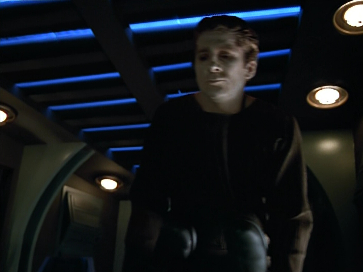 extant_StarTrek_VOY_4x05-Revulsion_00028.jpg