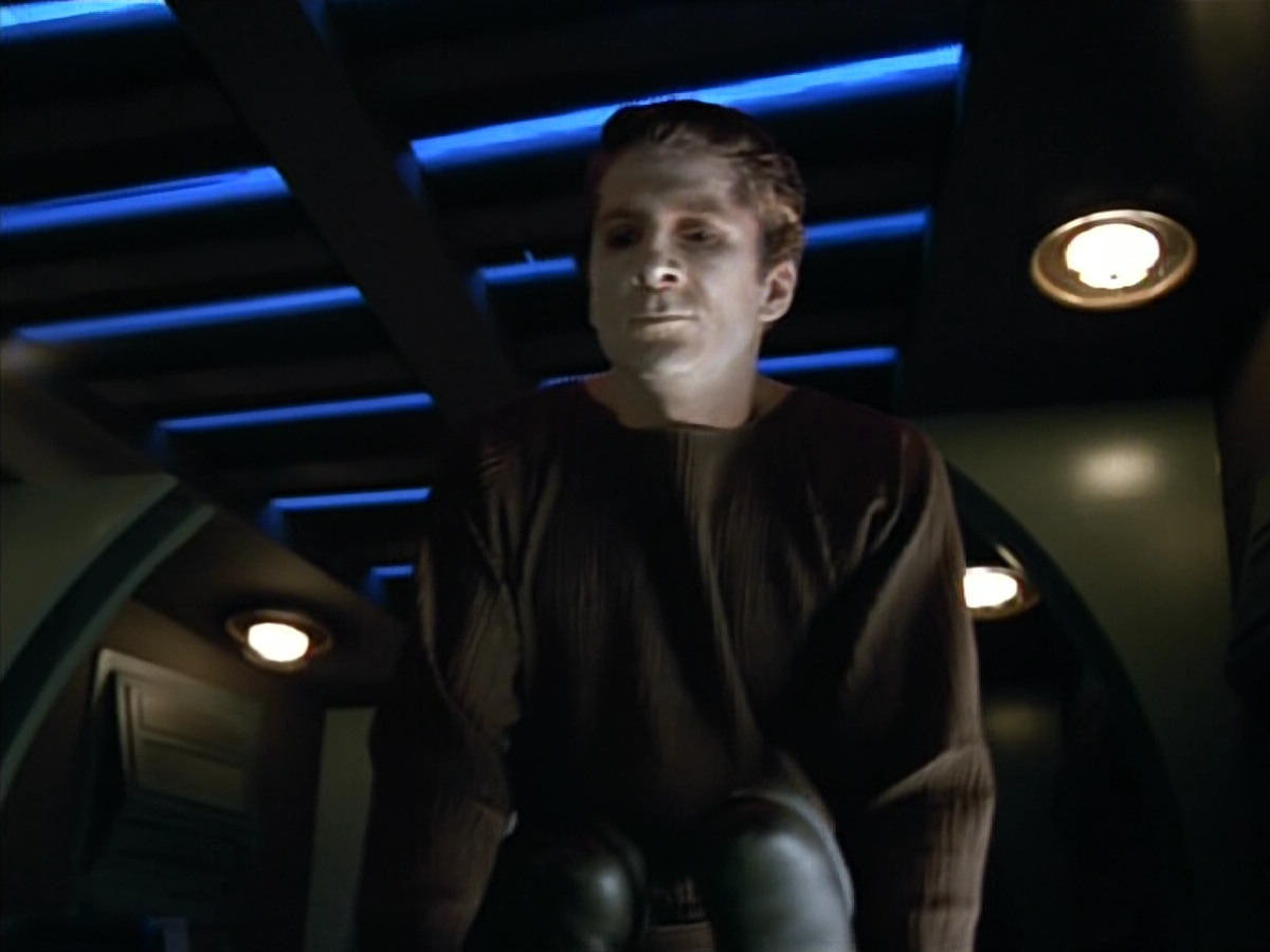 extant_StarTrek_VOY_4x05-Revulsion_00030.jpg