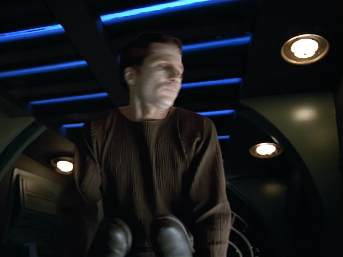extant_StarTrek_VOY_4x05-Revulsion_00031.jpg