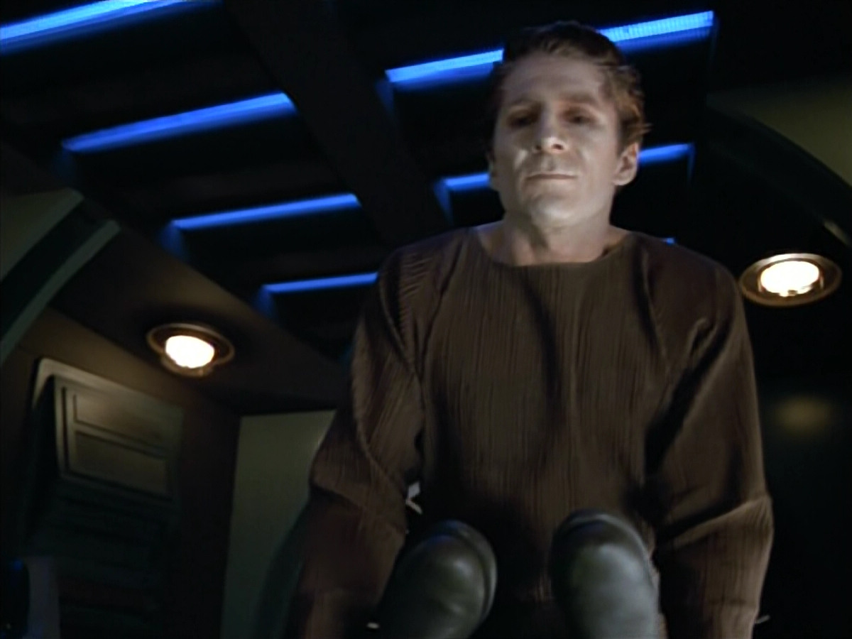 extant_StarTrek_VOY_4x05-Revulsion_00034.jpg