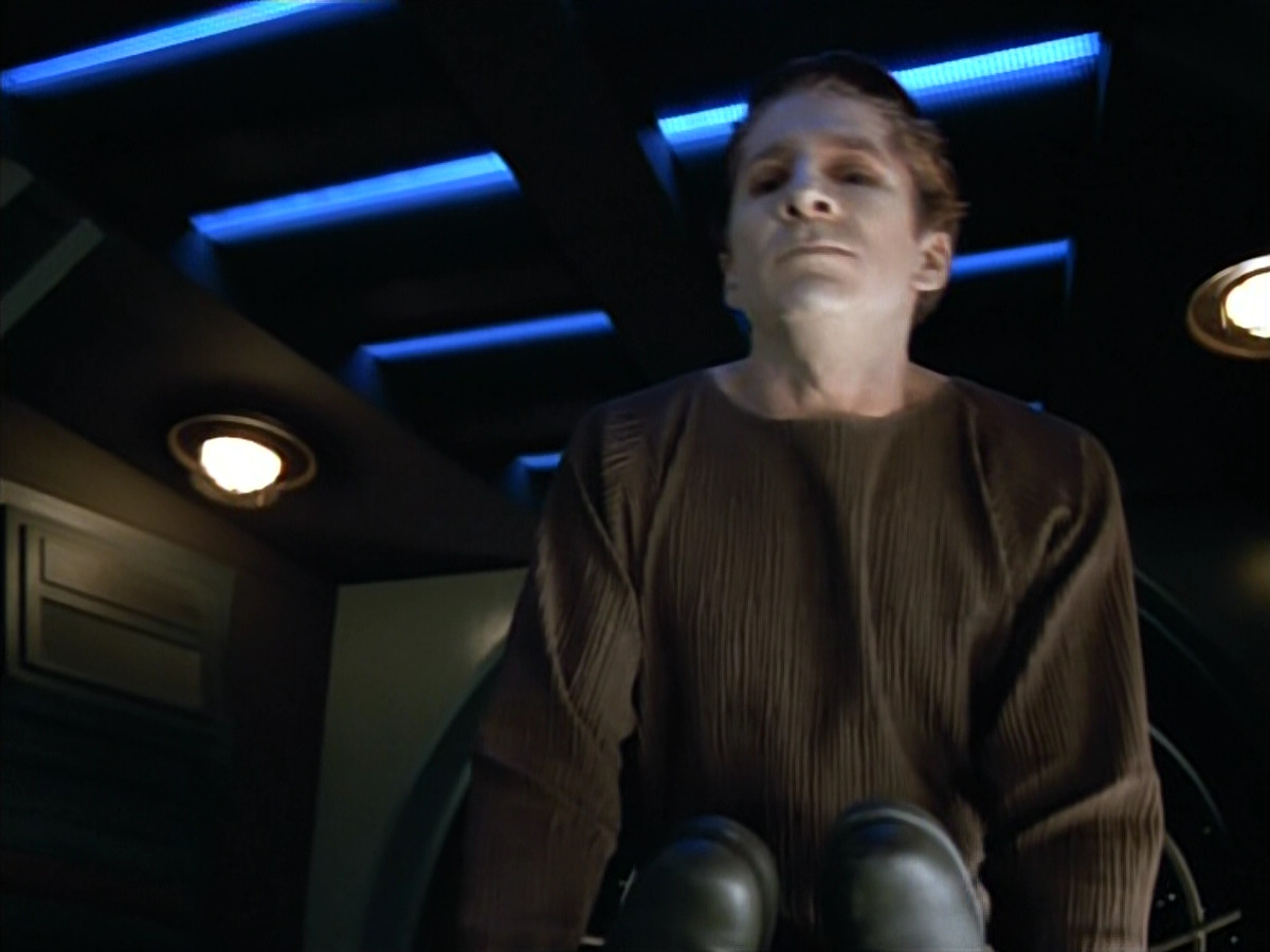 extant_StarTrek_VOY_4x05-Revulsion_00036.jpg