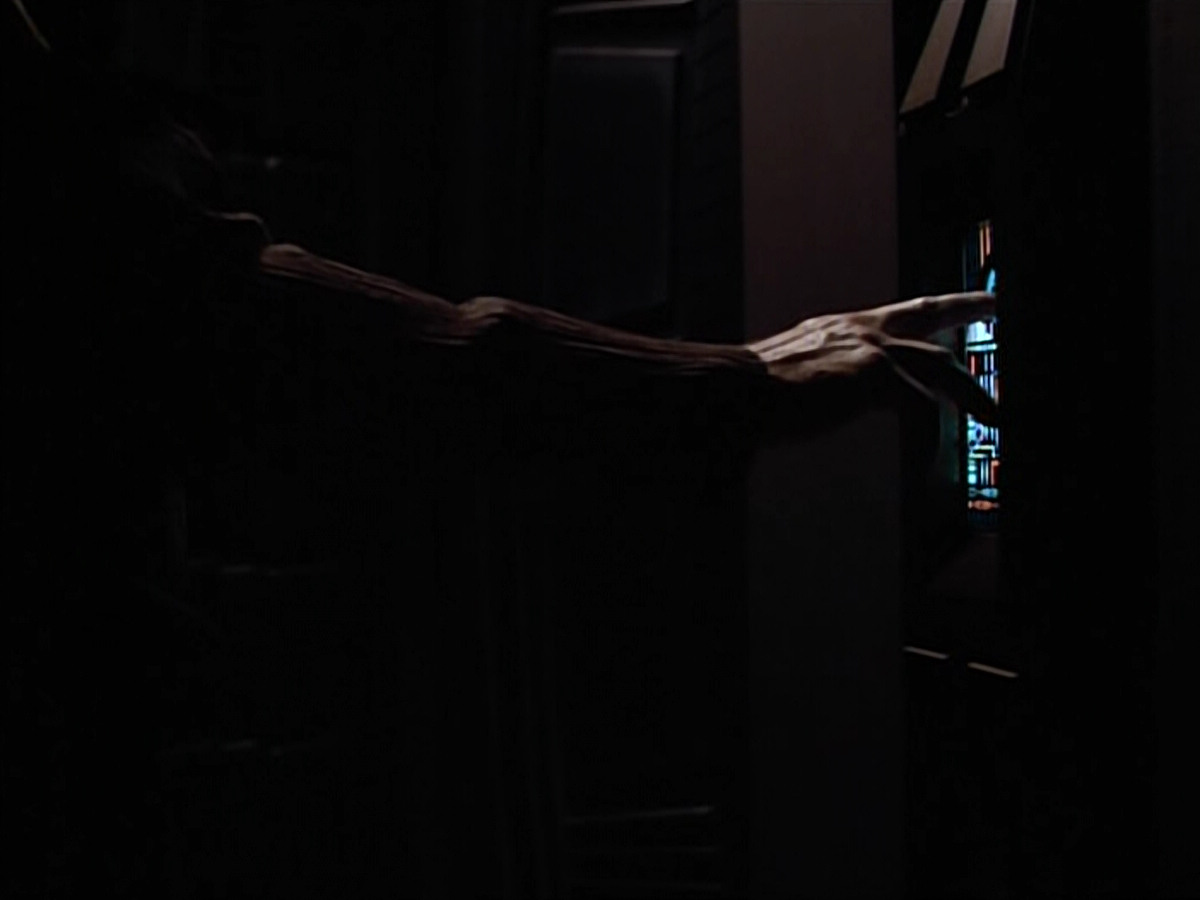 extant_StarTrek_VOY_4x05-Revulsion_00038.jpg