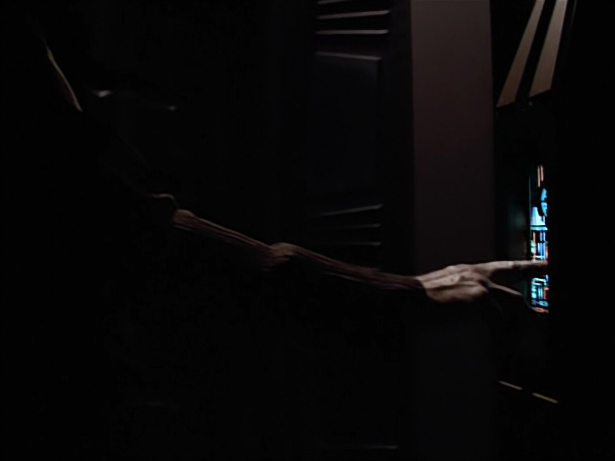 extant_StarTrek_VOY_4x05-Revulsion_00040.jpg