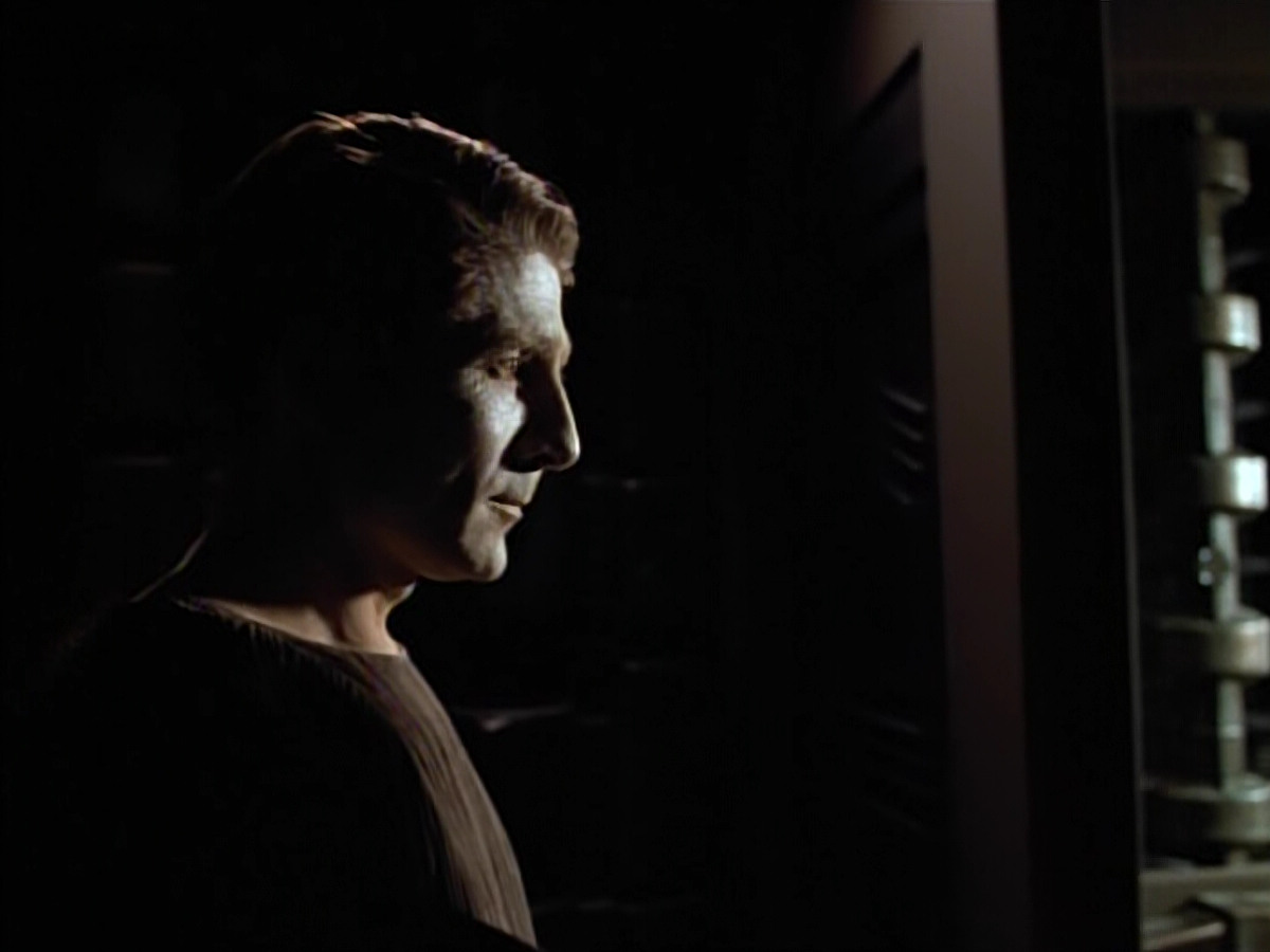 extant_StarTrek_VOY_4x05-Revulsion_00045.jpg