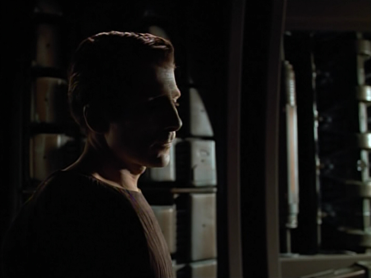 extant_StarTrek_VOY_4x05-Revulsion_00048.jpg