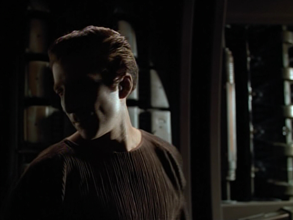 extant_StarTrek_VOY_4x05-Revulsion_00049.jpg