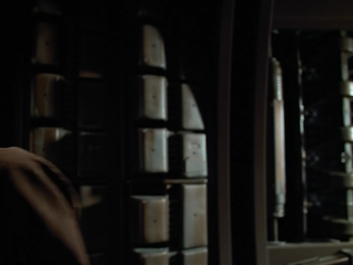 extant_StarTrek_VOY_4x05-Revulsion_00051.jpg