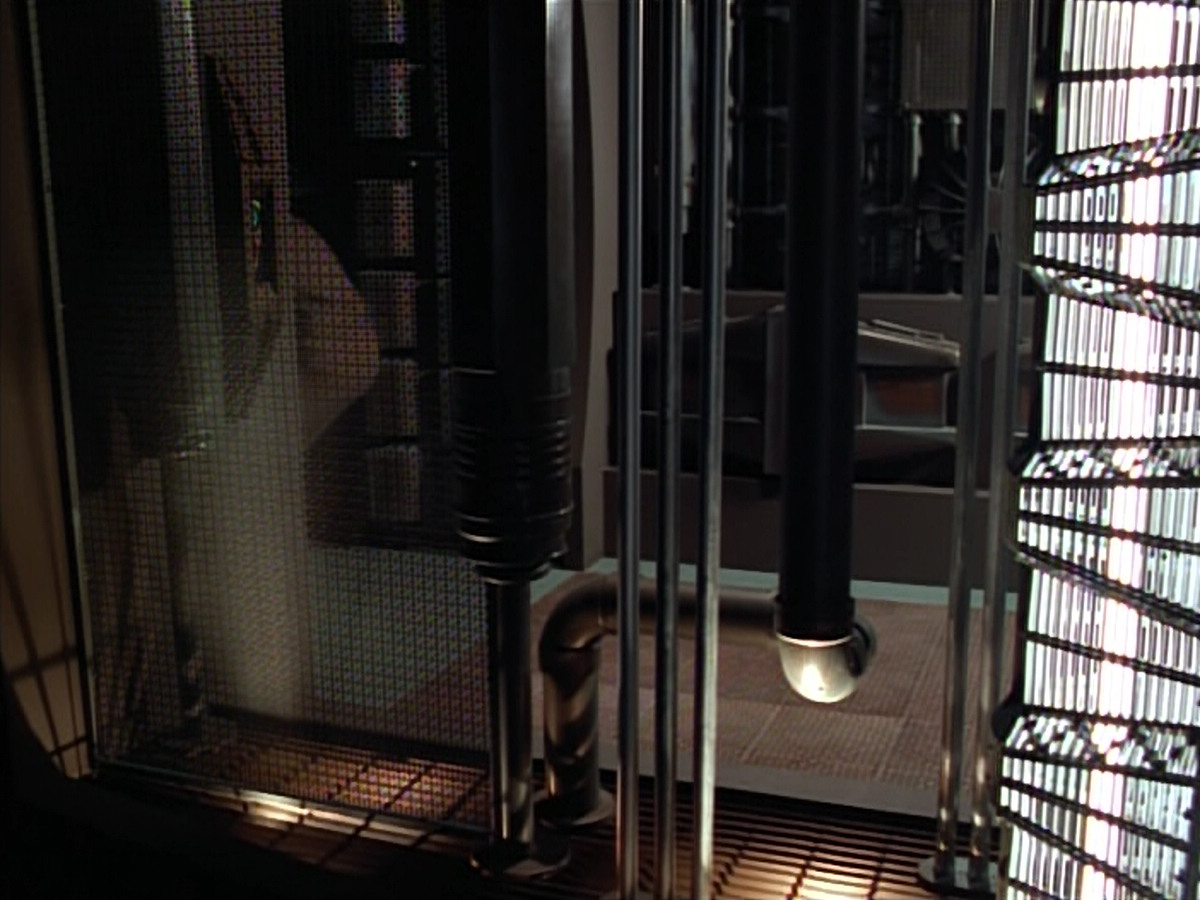 extant_StarTrek_VOY_4x05-Revulsion_00053.jpg