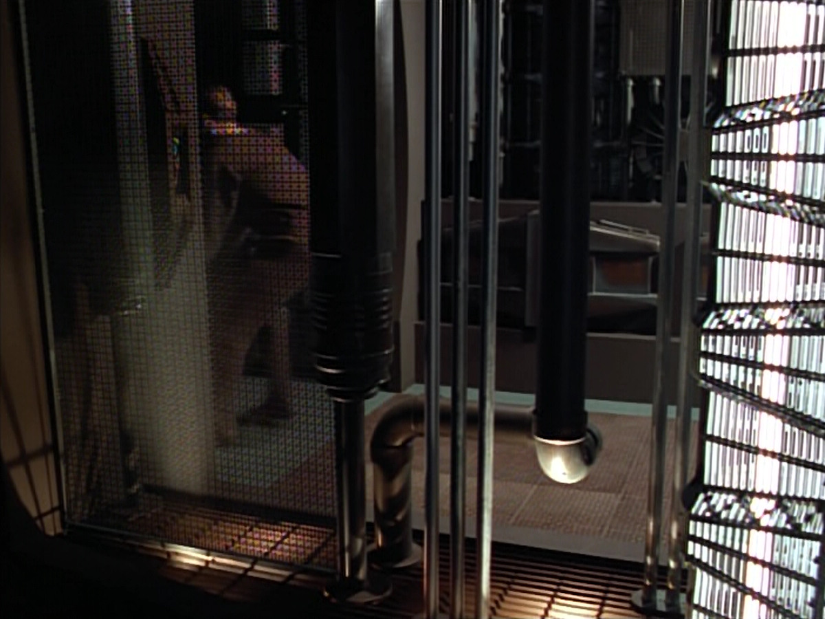extant_StarTrek_VOY_4x05-Revulsion_00054.jpg