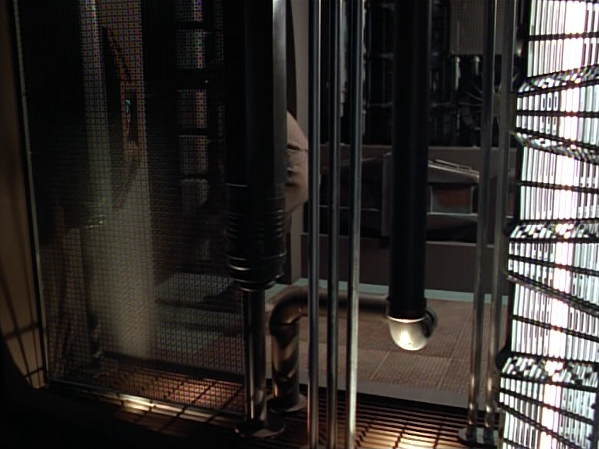 extant_StarTrek_VOY_4x05-Revulsion_00055.jpg
