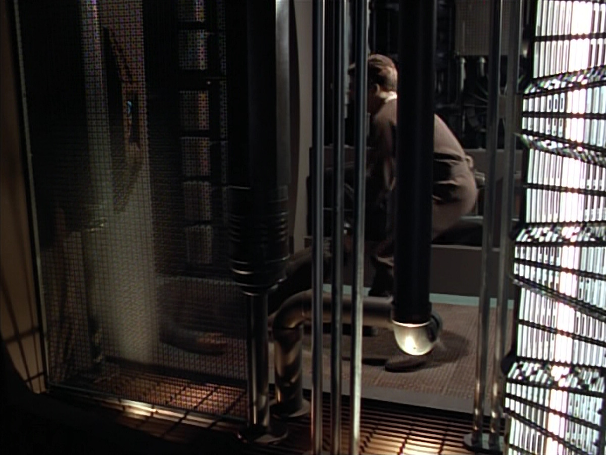 extant_StarTrek_VOY_4x05-Revulsion_00057.jpg
