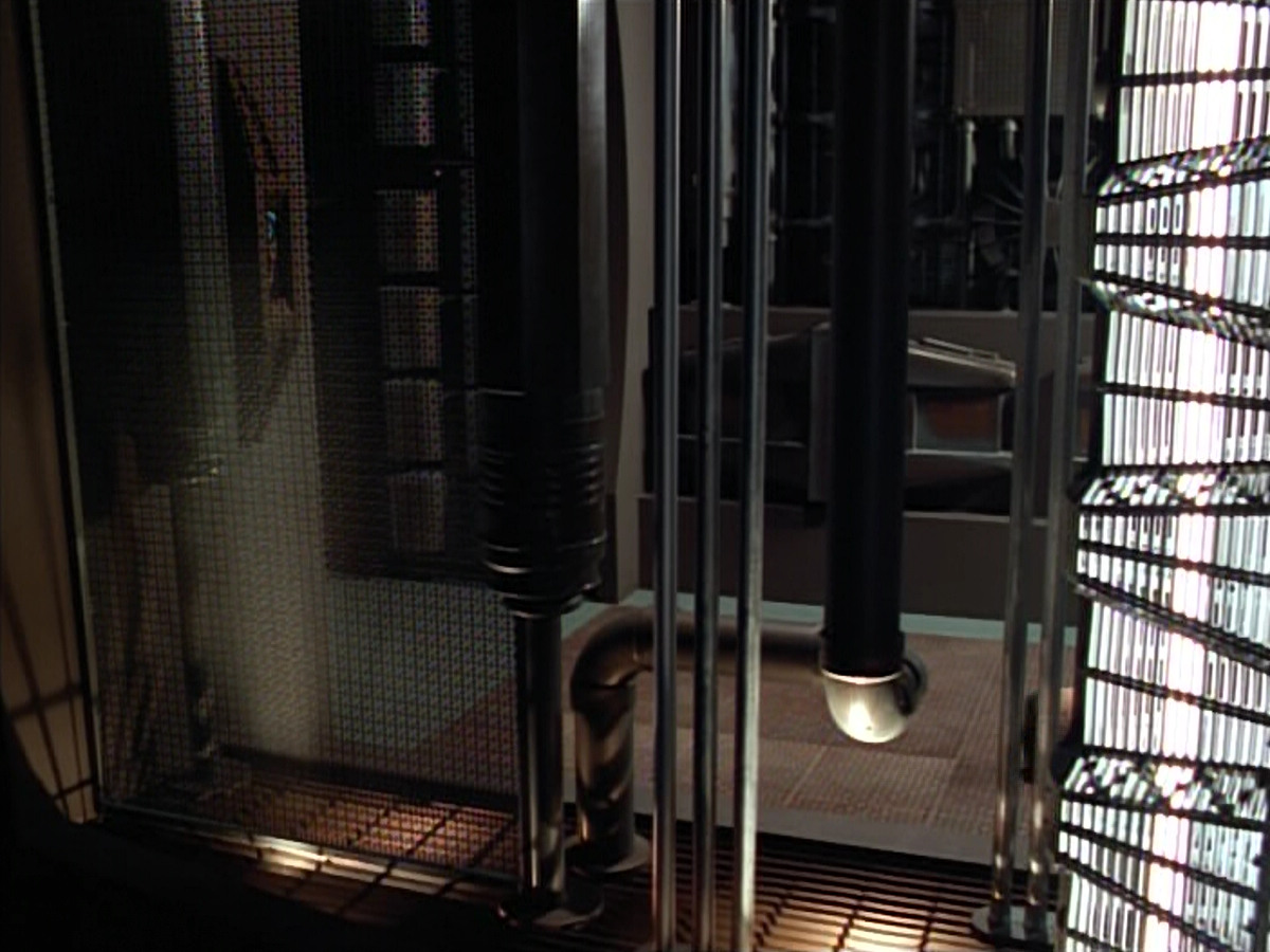 extant_StarTrek_VOY_4x05-Revulsion_00063.jpg