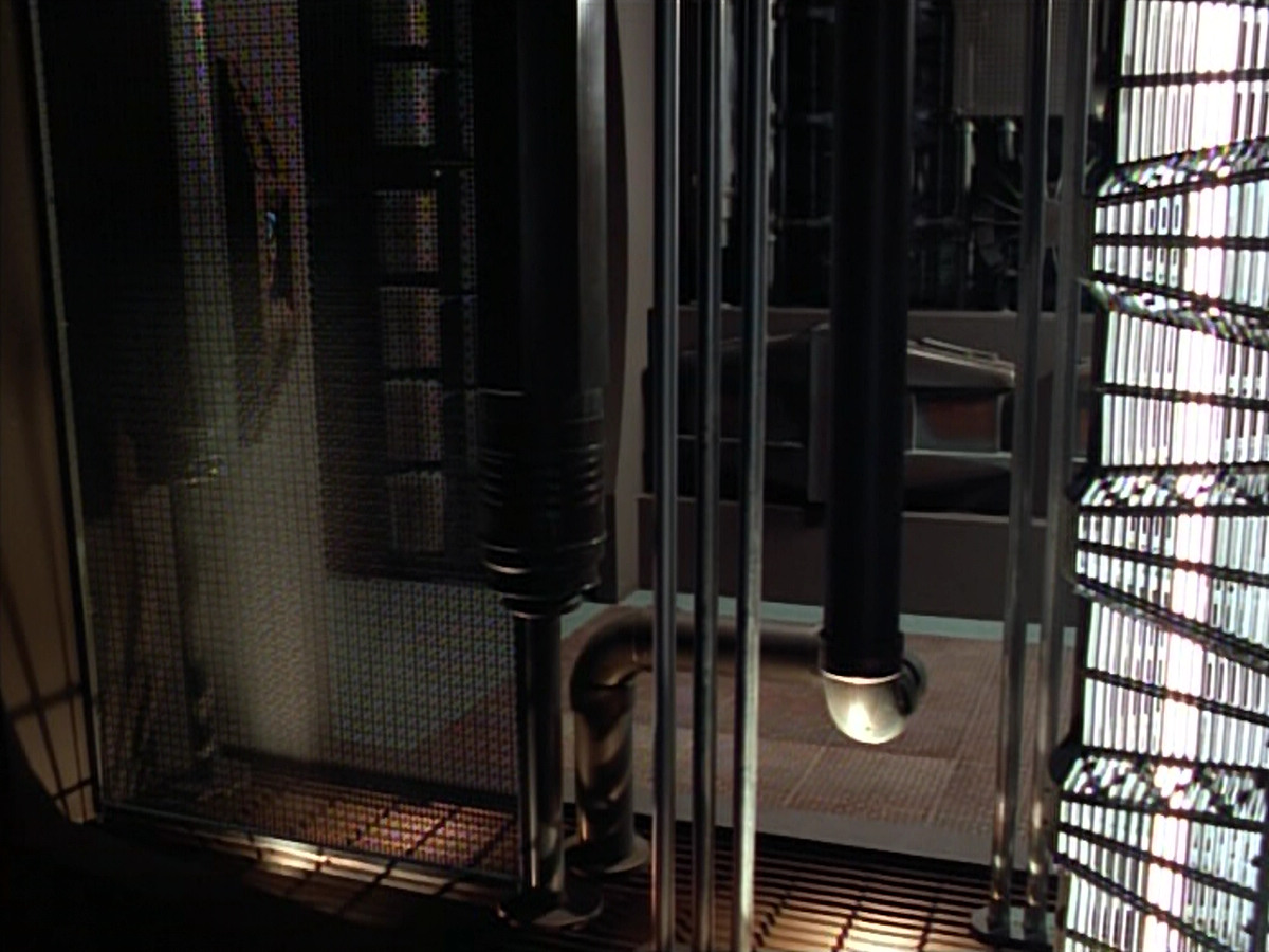 extant_StarTrek_VOY_4x05-Revulsion_00064.jpg