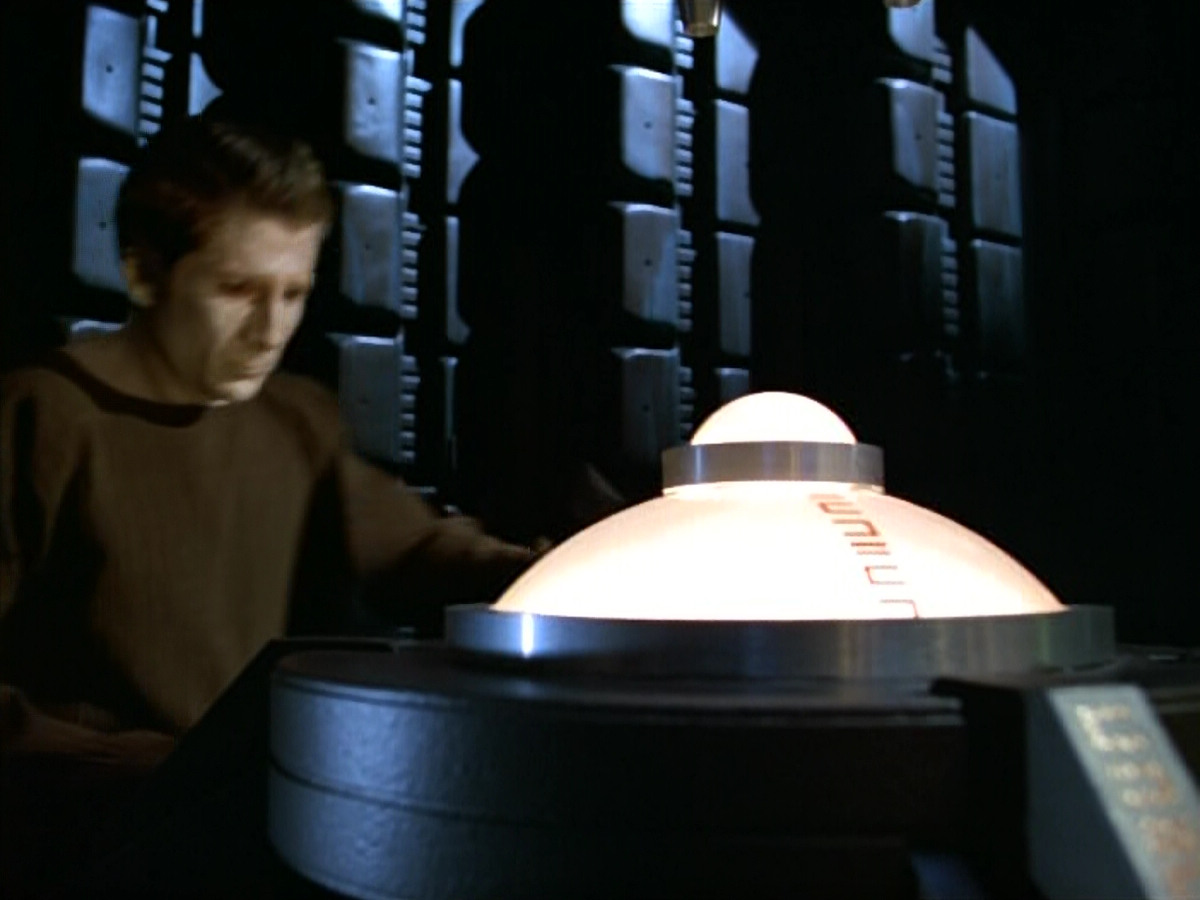 extant_StarTrek_VOY_4x05-Revulsion_00086.jpg