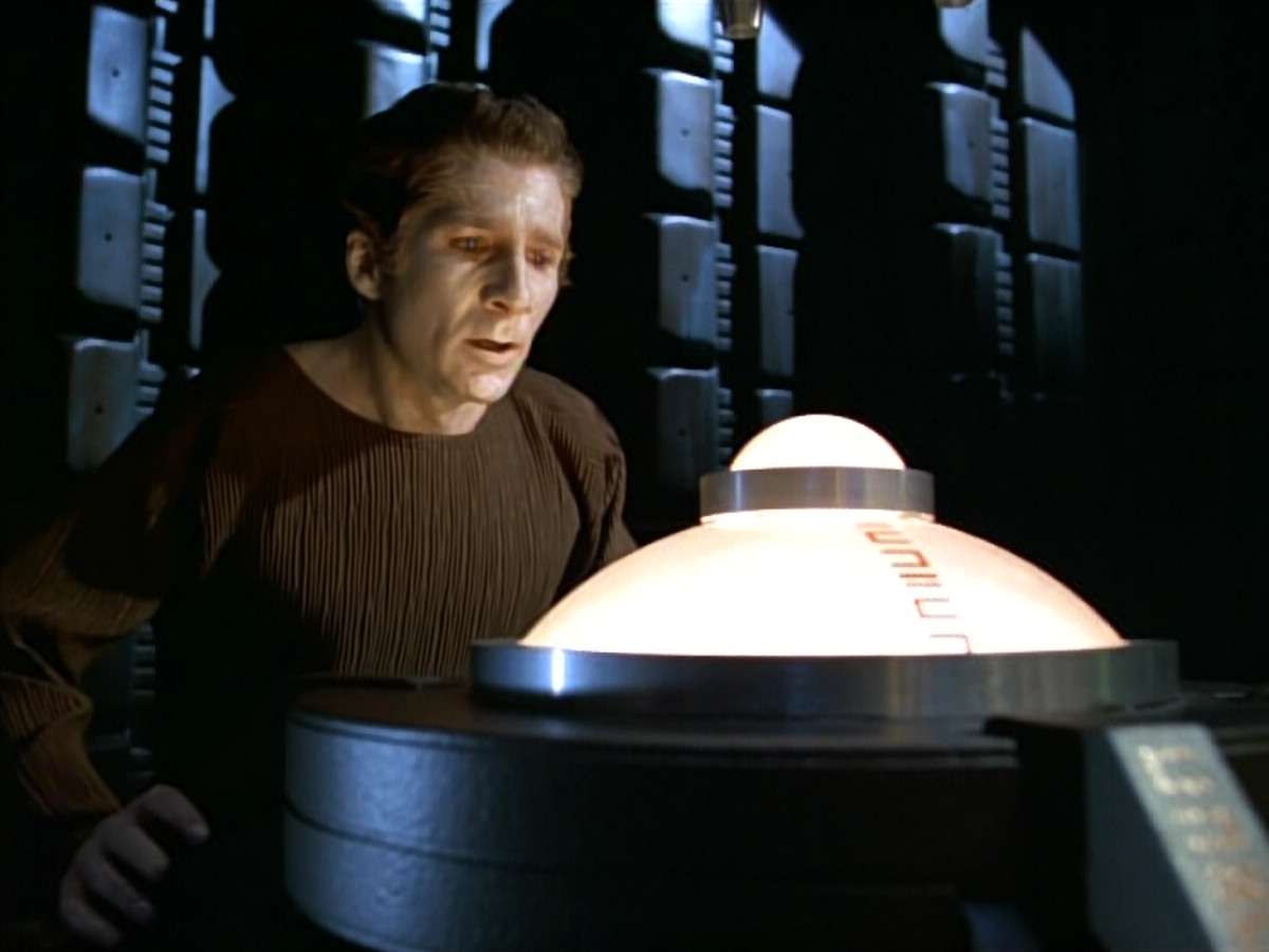 extant_StarTrek_VOY_4x05-Revulsion_00089.jpg