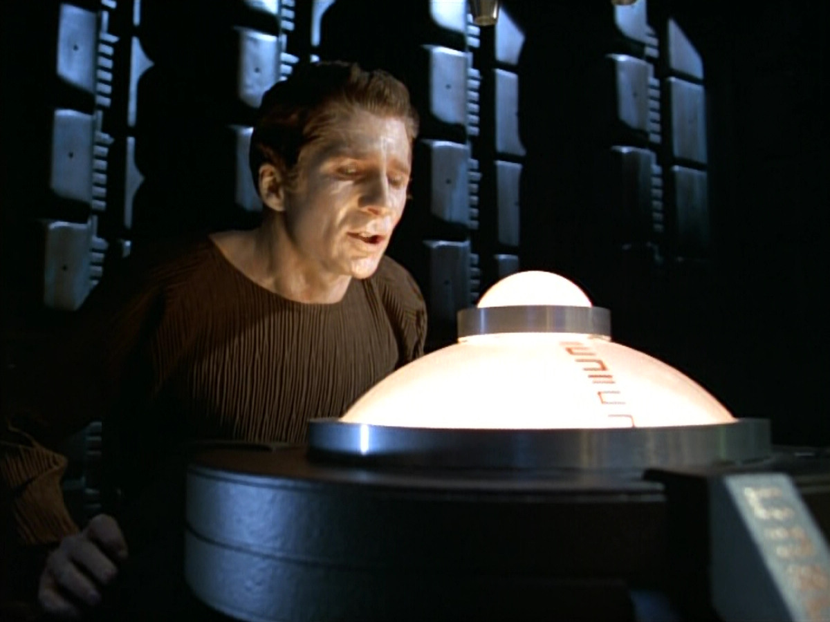 extant_StarTrek_VOY_4x05-Revulsion_00098.jpg