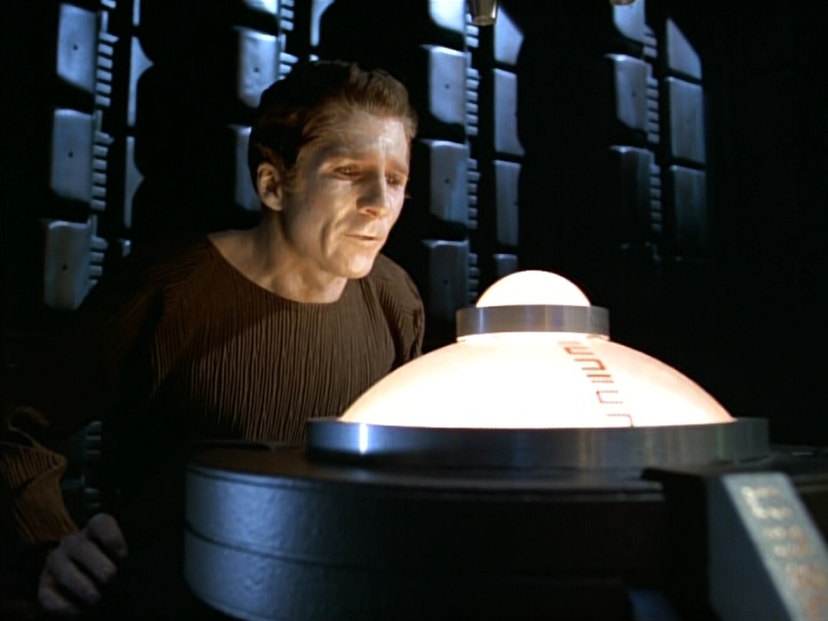 extant_StarTrek_VOY_4x05-Revulsion_00100.jpg
