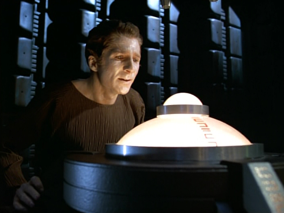 extant_StarTrek_VOY_4x05-Revulsion_00102.jpg