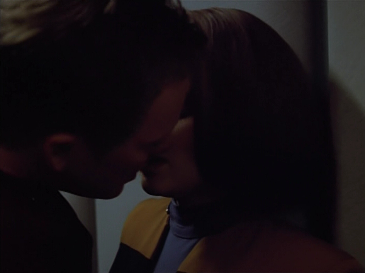 extant_StarTrek_VOY_4x05-Revulsion_00567.jpg