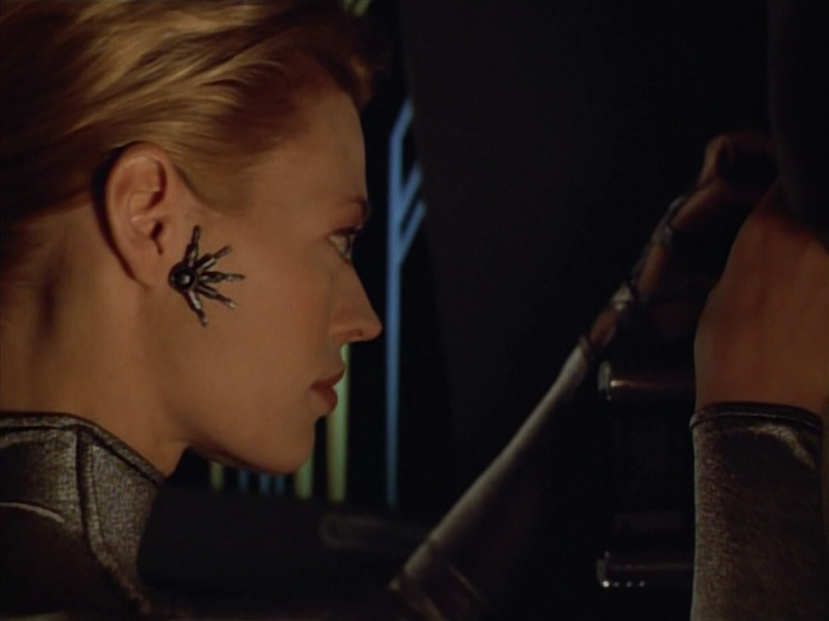 extant_StarTrek_VOY_4x05-Revulsion_01544.jpg