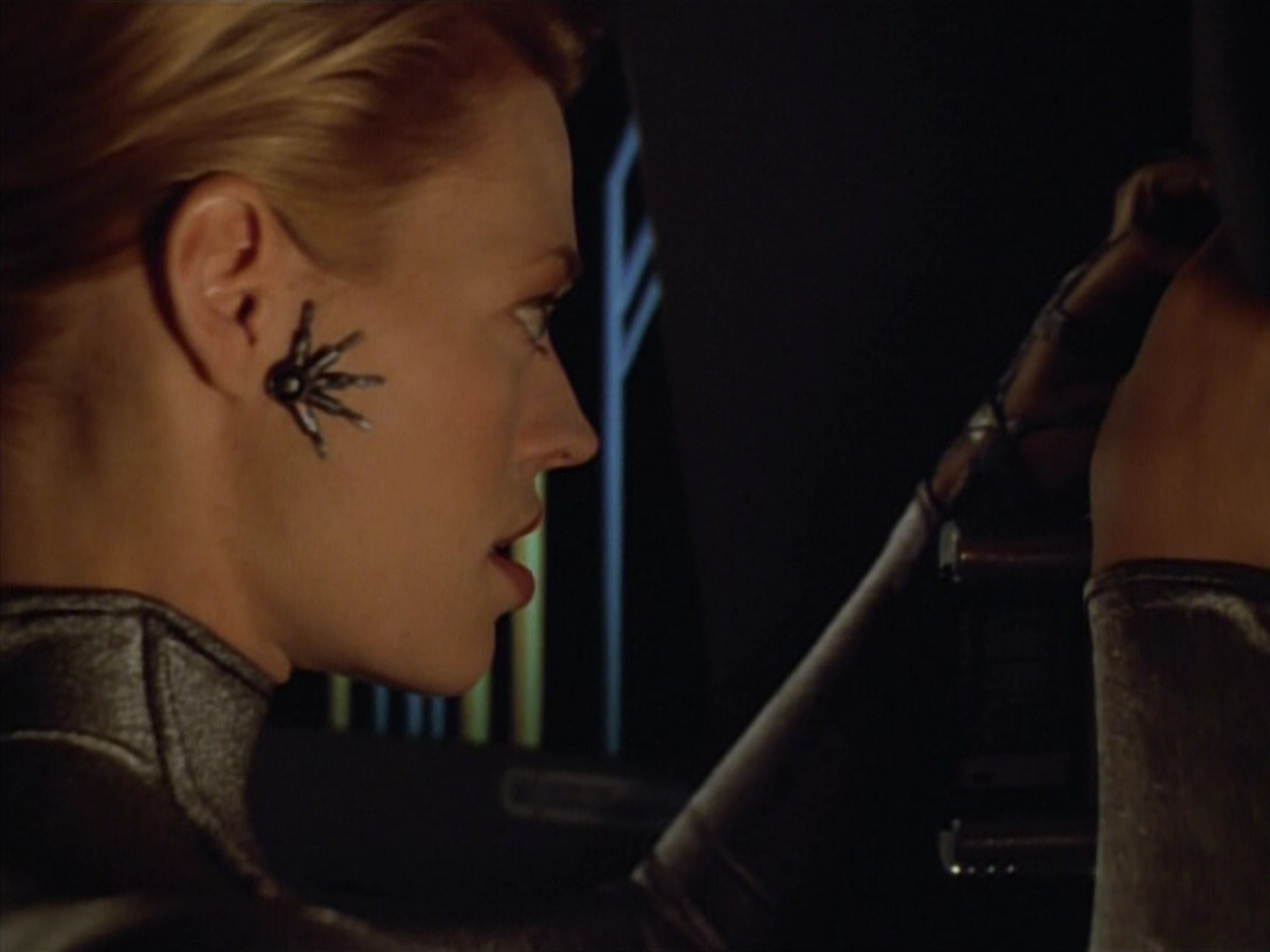 extant_StarTrek_VOY_4x05-Revulsion_01570.jpg